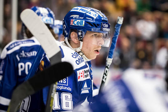 Leksands János Hári  i ishockeymatchen i SHL mellan
