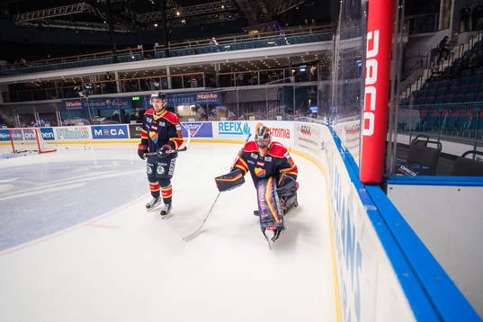 Djurgårdens Albin Lundin och målvakt Mikael Tellqvist