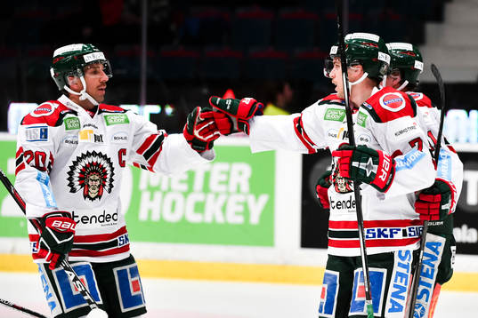 Frölundas Joel Lundqvist och Henrik Tömmernes jublar