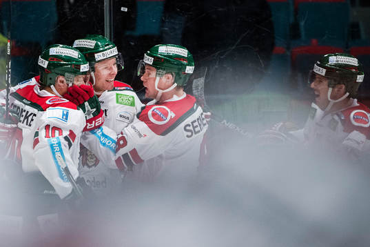 Frölundas spelare jublar