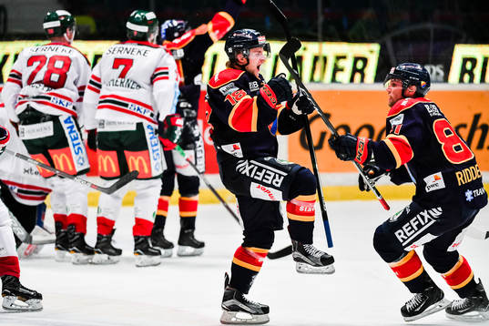 Djurgårdens Juuso Ikonen och Calle Ridderwall jublar