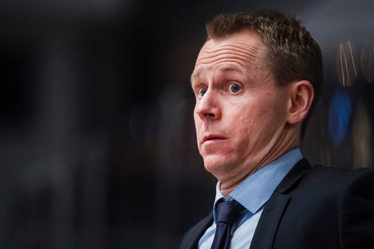 Djurgårdens tränare Robert Ohlsson ser chockad ut