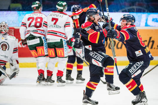 Djurgårdens Juuso Ikonen och Calle Ridderwall jublar