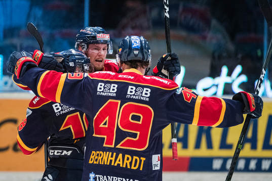Djurgårdens Calle Ridderwall (m) och David Bernhardt (th)