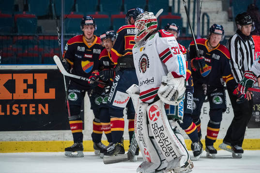Frölundas målvakt Johan Gustafsson deppar