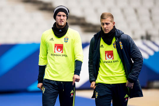 Filip Helander och målvakt Karl-Johan Johnsson deltar inte