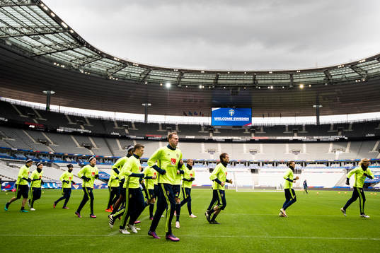 Bläddra bland fler bilder av Fotboll, Inför VM-kval, Sverige, Träning & Presskonferens