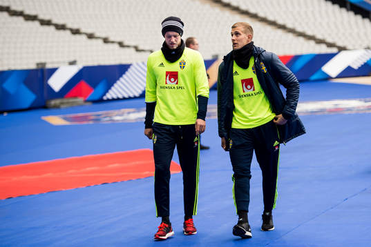 Andreas Granqvist och målvakt Karl-Johan Johnsson deltar