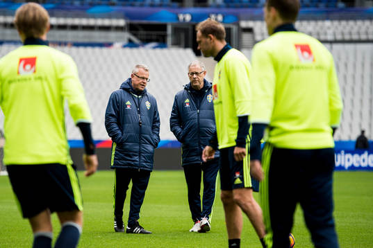 Förbundskapten Janne Andersson och rådgivare Lars
