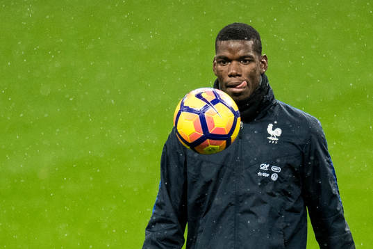 Frankrikes Paul Pogba nder en träning med Frankrikes