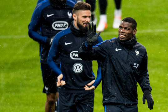 Frankrikes Paul Pogba och Olivier Giroud