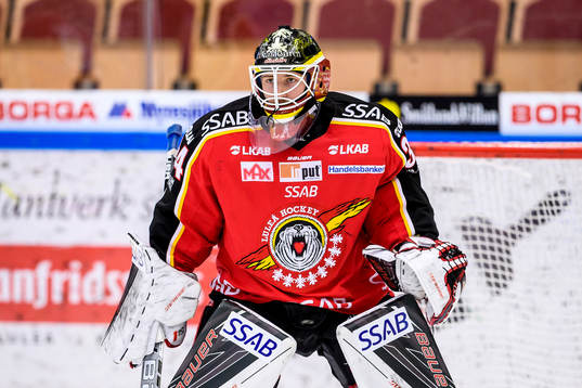 Luleås målvakt Joel Lassinatti på uppvärmningen