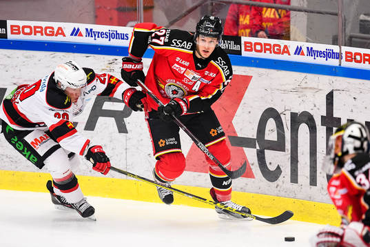 Malmö Redhawks Erik Forssell och Luleås Brendan Mikkelson