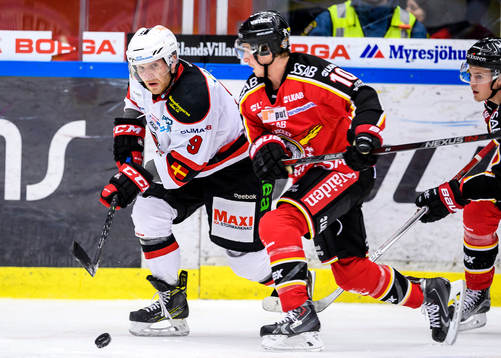 Malmö Redhawks Frederik Storm jagas av Luleås Tim Kennedy