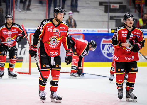 Luleås Johan Harju (v) och Julius Junttila (h) deppar