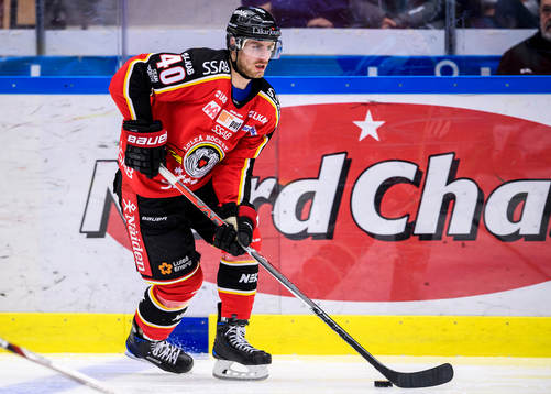 Luleås Kael Mouillierat med pucken