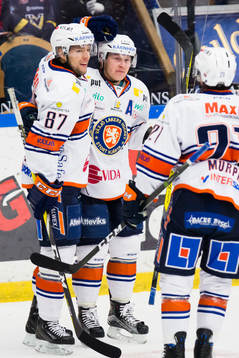Växjös Robert Rosén och Växjös Tuomas Kiiskinen jublar