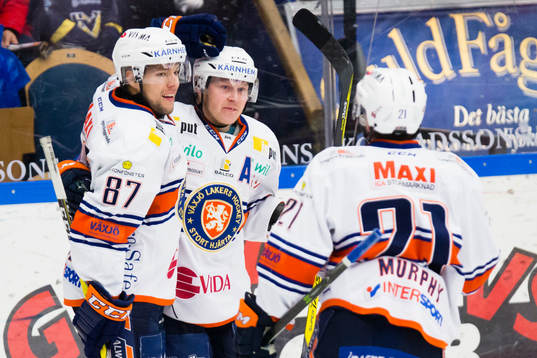 Växjös Robert Rosén och Växjös Tuomas Kiiskinen jublar
