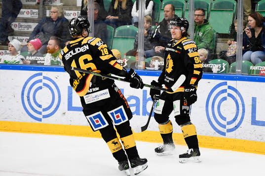 Skellefteås Jesper Olofsson jublar