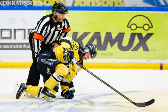 s Christoffer Törngren har ont