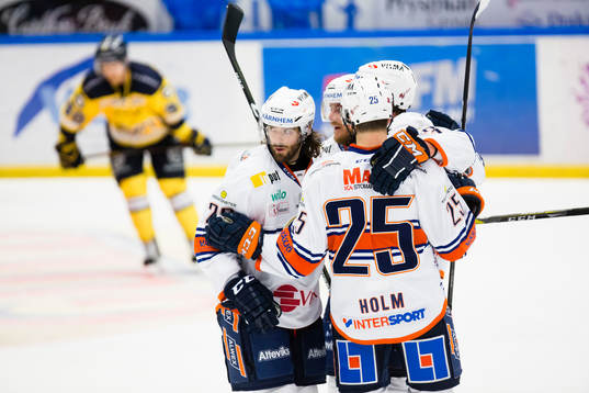 Växjös Ville Leino jublar