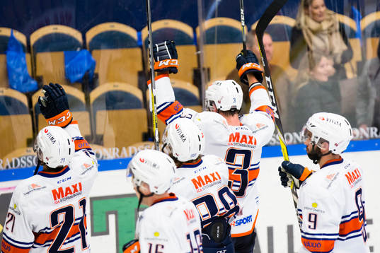 Växjös spelare tackar publiken