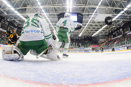 Rögles målvakt Oscar Dansk släpper in 0-3 av