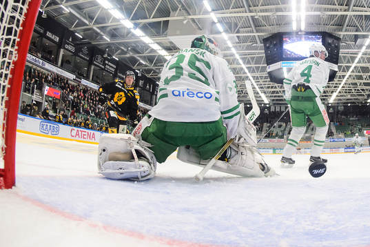 Rögles målvakt Oscar Dansk släpper in 0-3 av