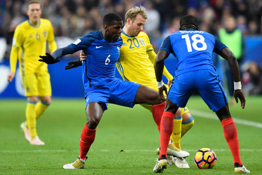 Frankrikes Paul Pogba och Sveriges Ola Toivonen