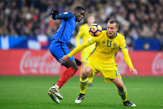 Frankrikes Paul Pogba och Sveriges Jakob Johansson
