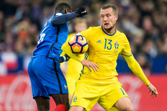 Frankrikes Paul Pogba och Sveriges Jakob Johansson