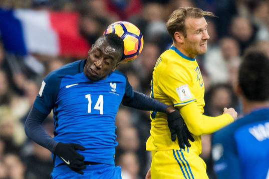 Frankrikes Blaise Matuidi och Sveriges Ola Toivonen