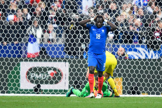 Frankrikes Moussa Sissoko deppar