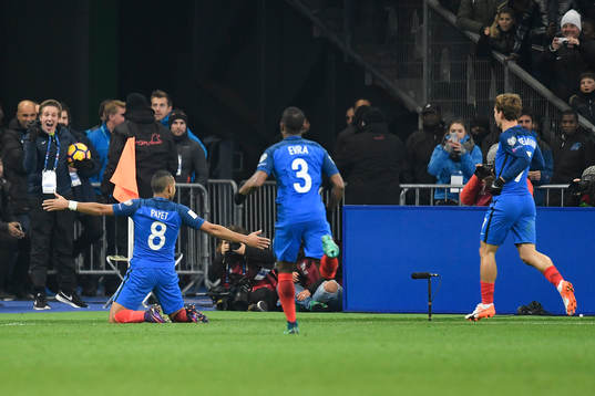 Frankrikes Dimitri Payet jublar