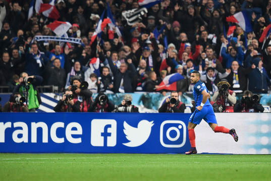 Frankrikes Dimitri Payet jublar