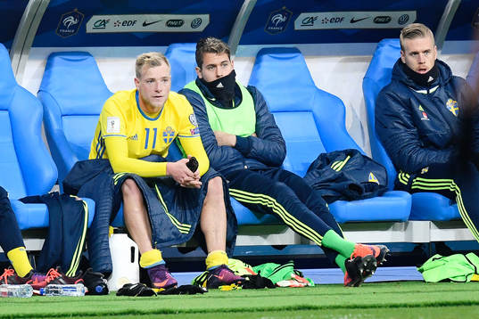 Sveriges John Guidetti  på bänken