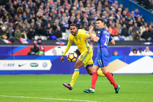 Sveriges Isaac Kiese Thelin och Frankrikes Laurent Koscieiny