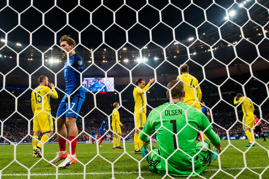 Frankrikes Antoine Griezmann (tv) jublar