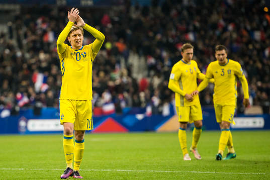 Sveriges Emil Forsberg tackar publiken