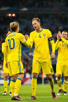 Sveriges Emil Forsberg och Andreas Granqvist deppar