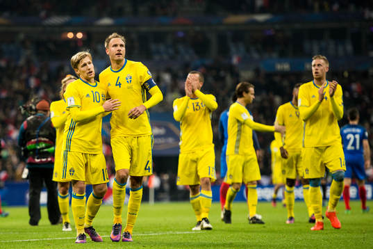 Sveriges Emil Forsberg och Andreas Granqvist deppar