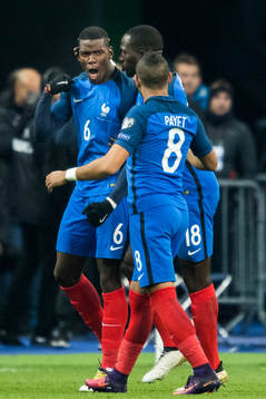 Frankrikes Paul Pogba jublar