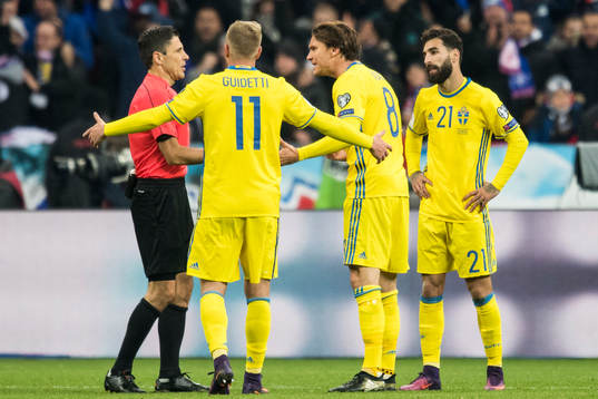 Sveriges John Guidetti, Albin Ekdal och Jimmy Durmaz i
