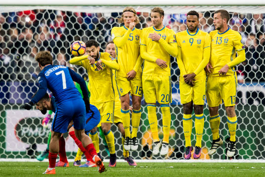 Sveriges Jimmy Durmaz, Oscar Hiljemark, Ola Toivonen, Isaac