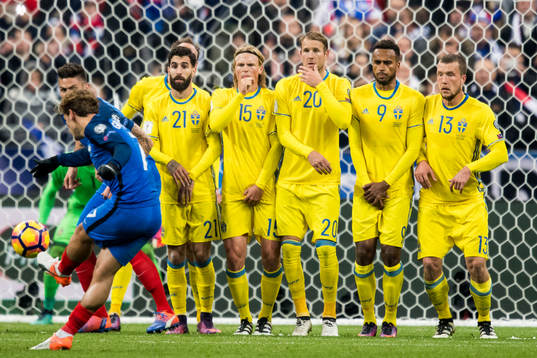 Sveriges Jimmy Durmaz, Oscar Hiljemark, Ola Toivonen, Isaac