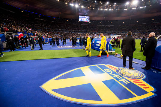 Sveriges Emil Krafth och Pontus Jansson deppar när dom