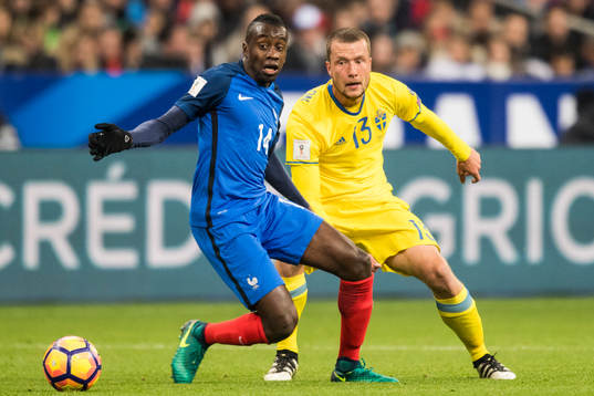 Frankrikes Blaise Matuidi och Sveriges Jakob Johansson
