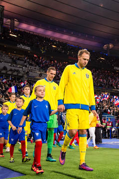 Sveriges Andreas Granqvist, målvakt Robin Olsen och Victor