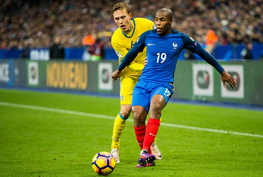 Sveriges Ludwig Augustinsson och Frankrikes Djibril Sidibé