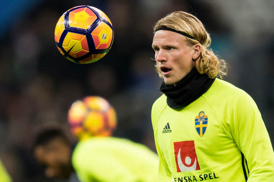 Sveriges Oscar Hiljemark värmer upp